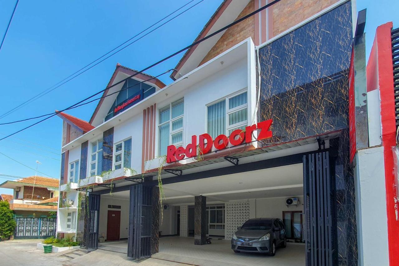 Reddoorz Syariah Near Solo Paragon Mall 2 Bonorejo Экстерьер фото