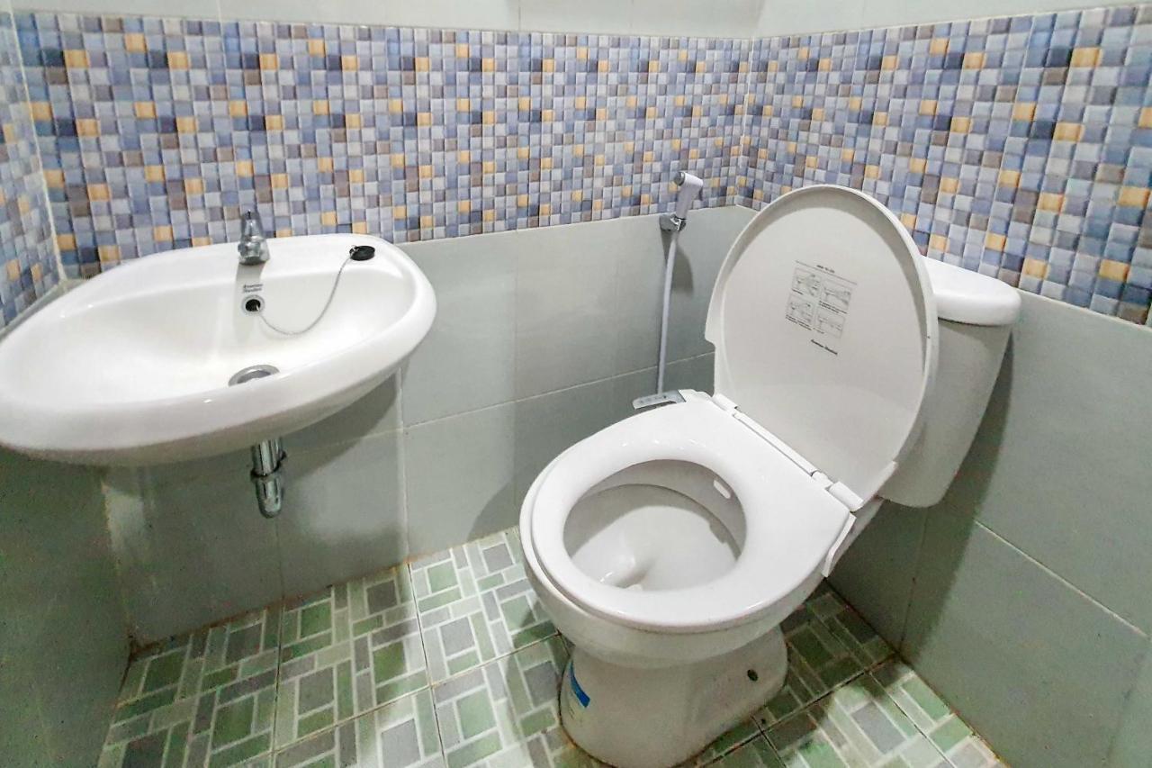 Reddoorz Syariah Near Solo Paragon Mall 2 Bonorejo Экстерьер фото