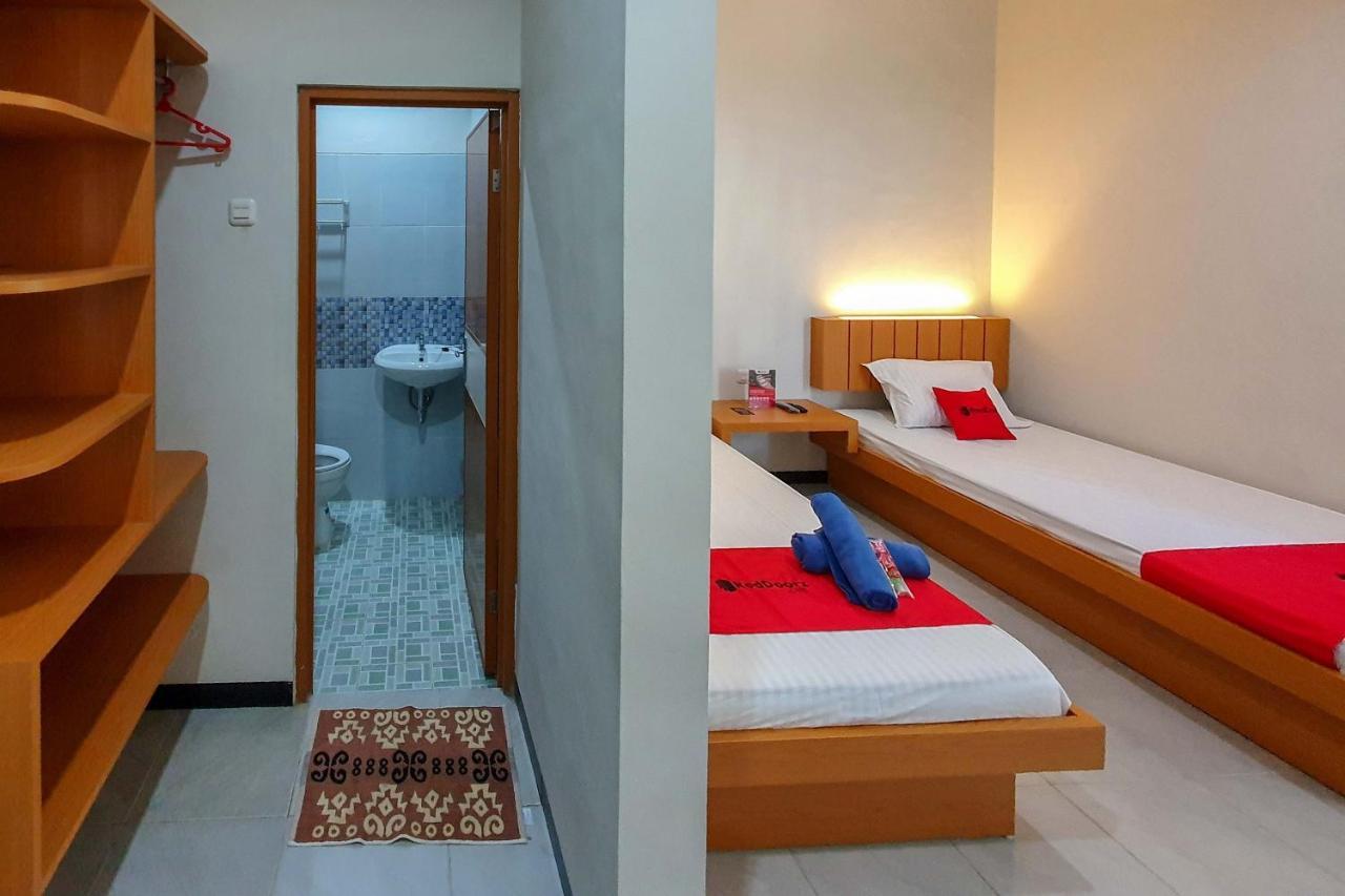 Reddoorz Syariah Near Solo Paragon Mall 2 Bonorejo Экстерьер фото