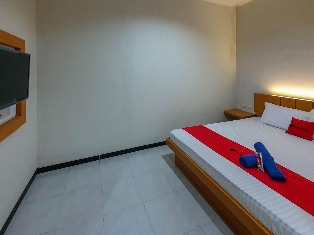 Reddoorz Syariah Near Solo Paragon Mall 2 Bonorejo Экстерьер фото
