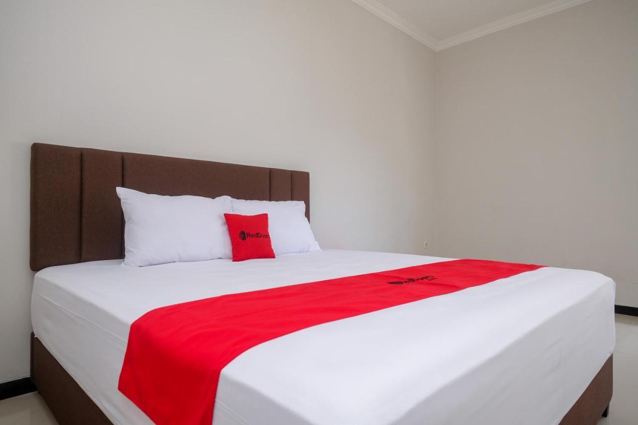 Reddoorz Syariah Near Solo Paragon Mall 2 Bonorejo Экстерьер фото